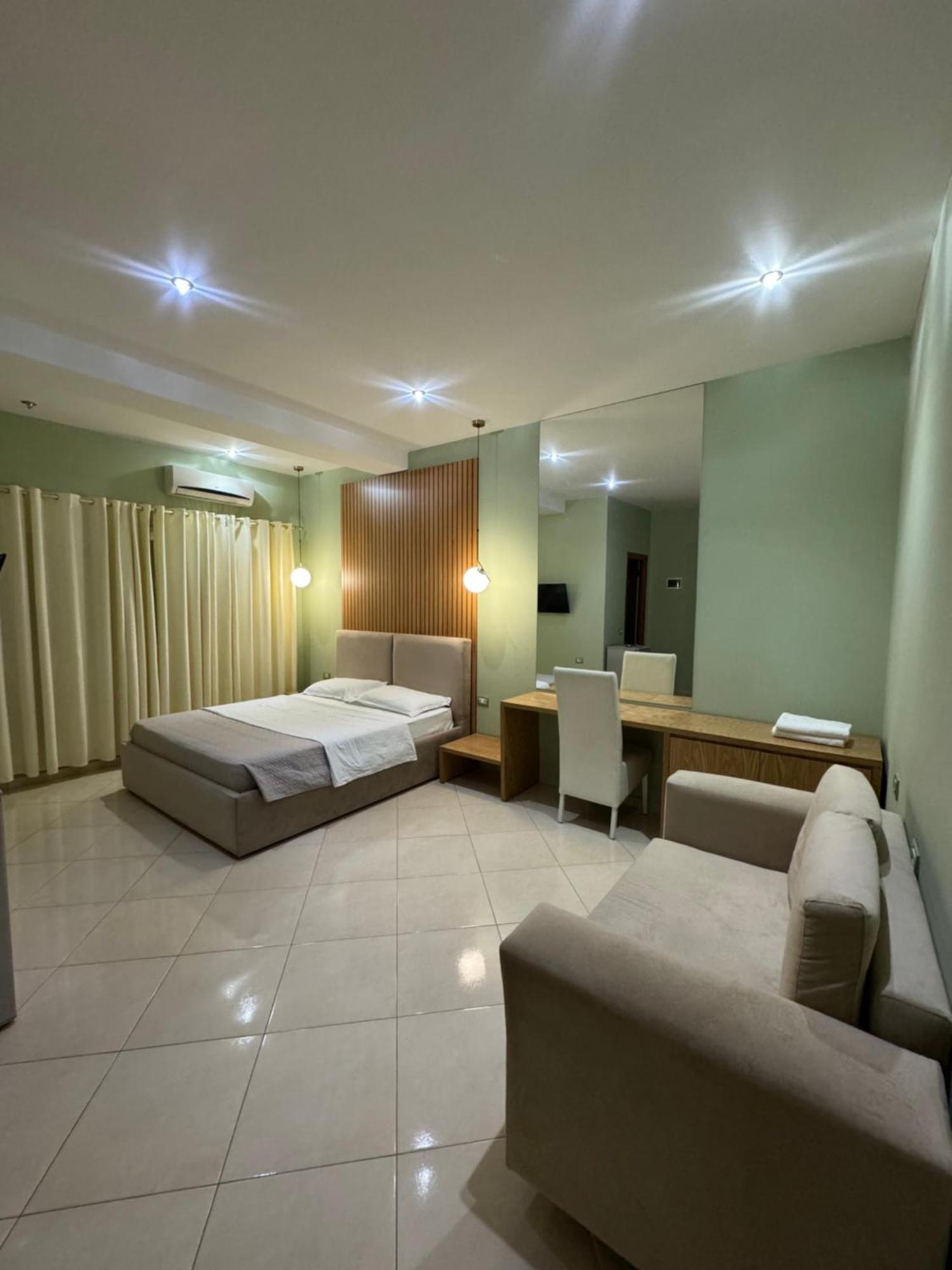 Hotel Kaloshi Mezez Esterno foto